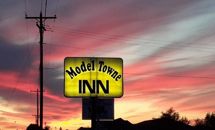 Model Towne Inn (Model Town Motel)